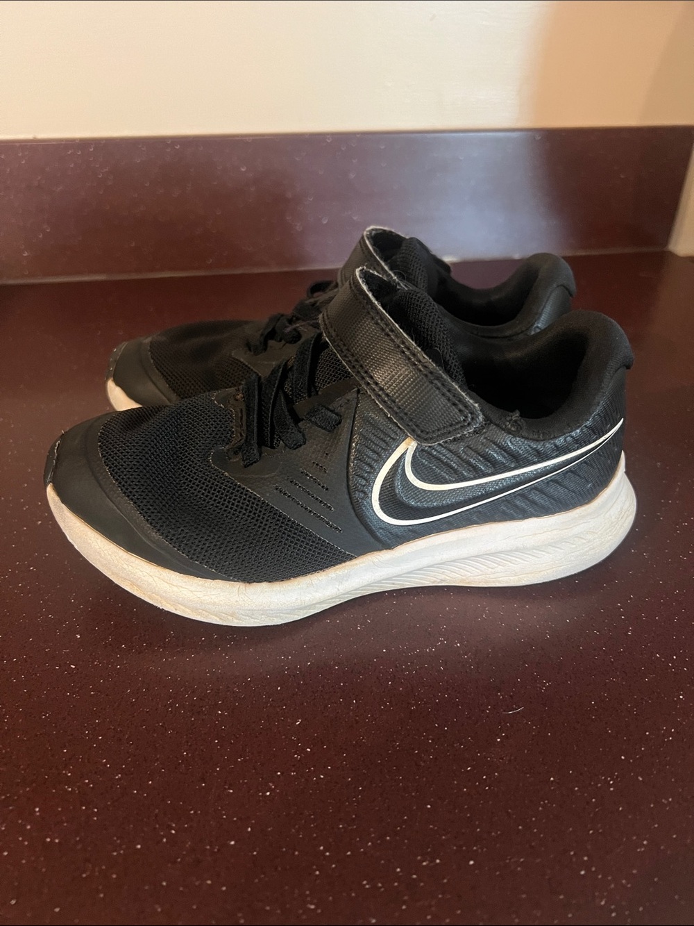 Nike Black and White Boys' star runners